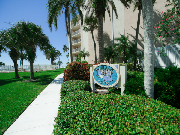 Siesta Key Vacation Condo Sleeps Six Guests.